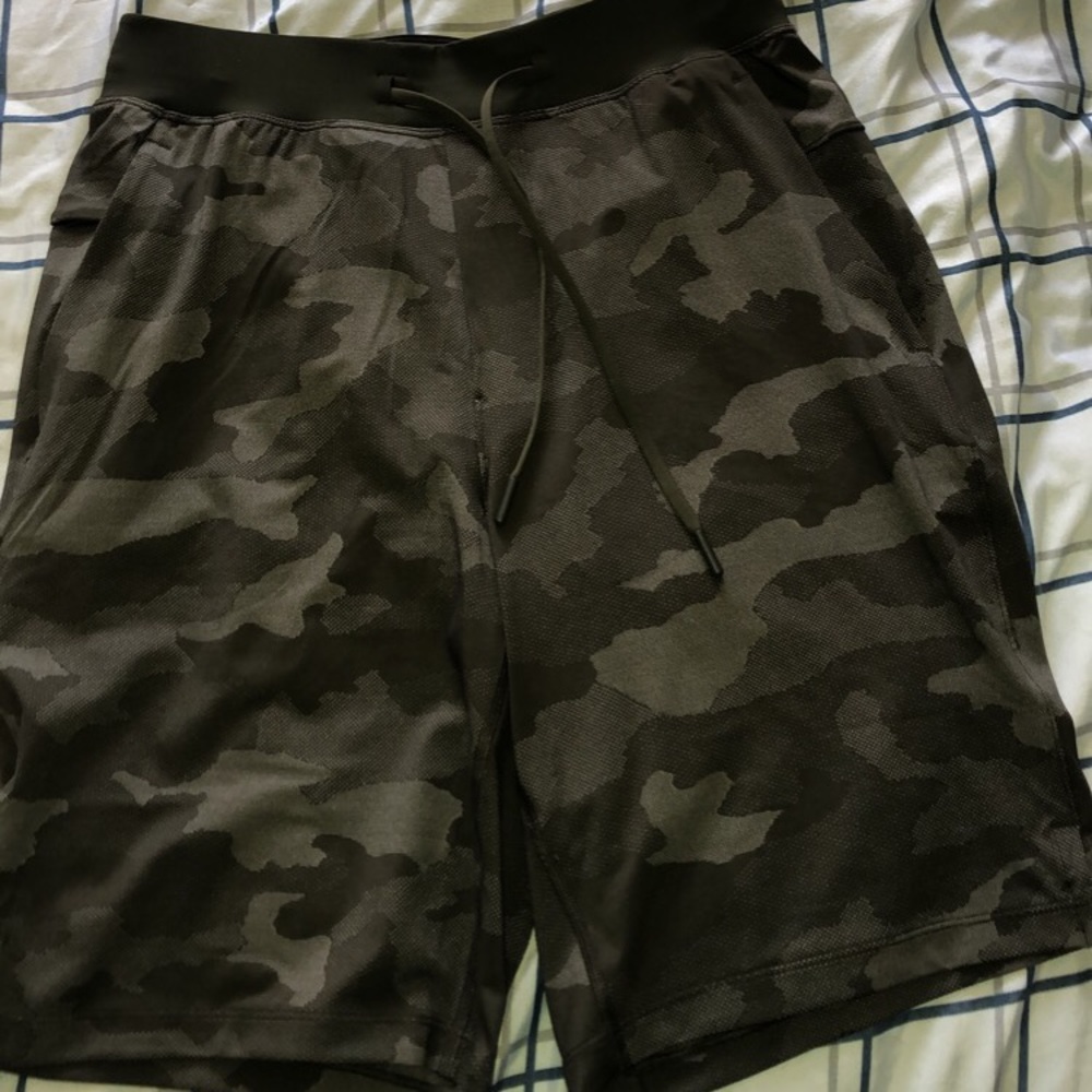 COPY - Lulu lemon camo shorts